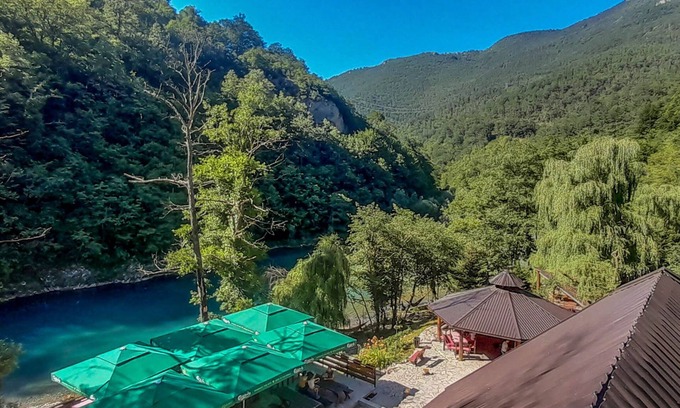 Mestrevac Cabina | Rafting Camp Encijan