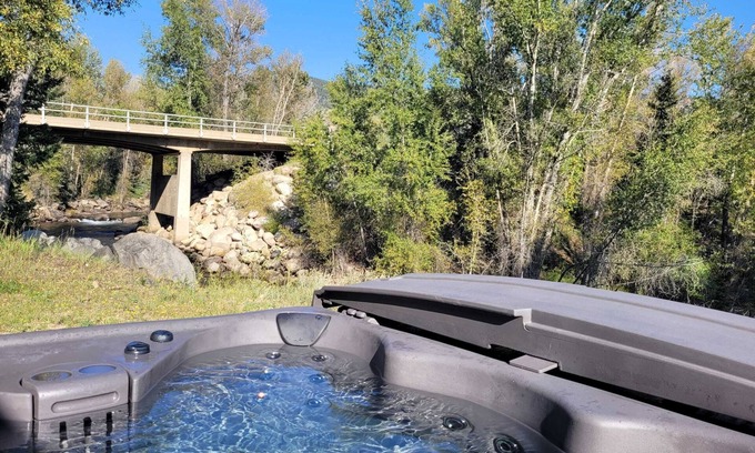 Downieville-Lawson-Dumont Casa | Rafting! Hot tub and Creek Views