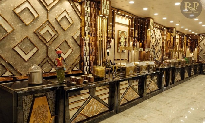 Aliganj Hotel | Raghubar Palace