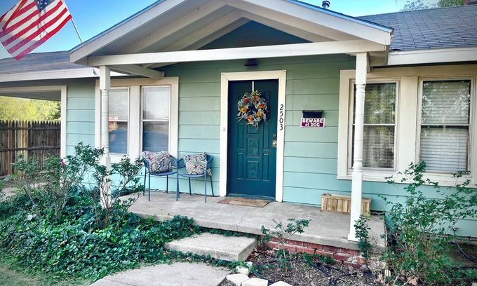 Heart of Lubbock Casa | Raider Retreat- Cozy 2-Bed 1-Bath House Near TTU and Downtown LBK, Pet Friendly