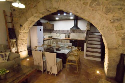Castellote Casa | Rails del Temple