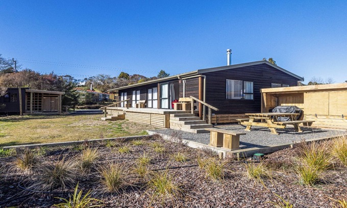 Raurimu Casa | Railside Chalet - Raurimu Holiday Home