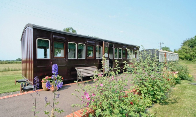 Stowmarket Cabaña | Railway Carriage One - E5337
