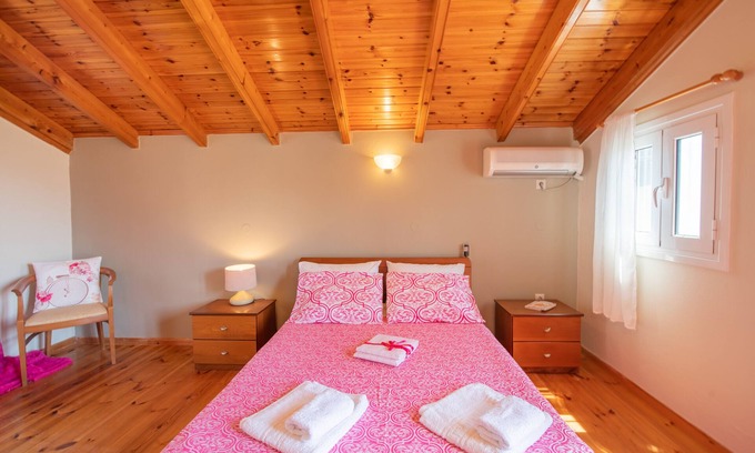Sinarades Apartamento | Rainbow mazonete, Pelekas beach, 40 meters from the sea