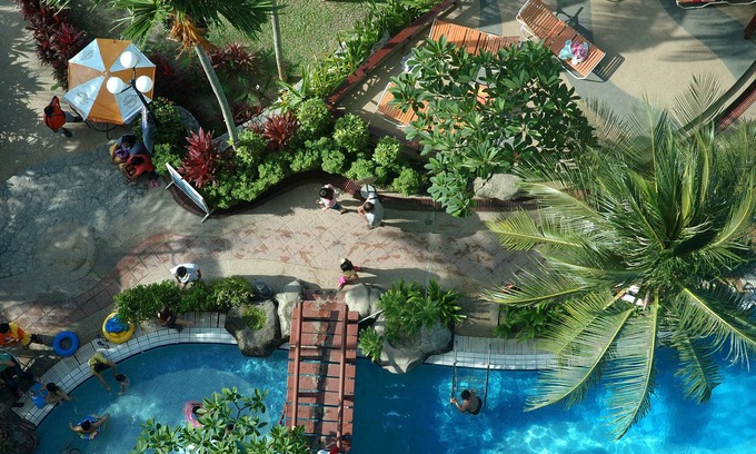 Tanjung Bungah Hotel | Rainbow Paradise Beach Resort