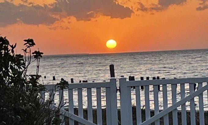 Columbia Casa | Rainbow's End Retreat - IBX, NC Affordable waterfront near OBX!