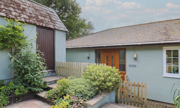 West Buckland Cabaña | RAINBOW VIEW, pet friendly, character holiday cottage in Churchinford