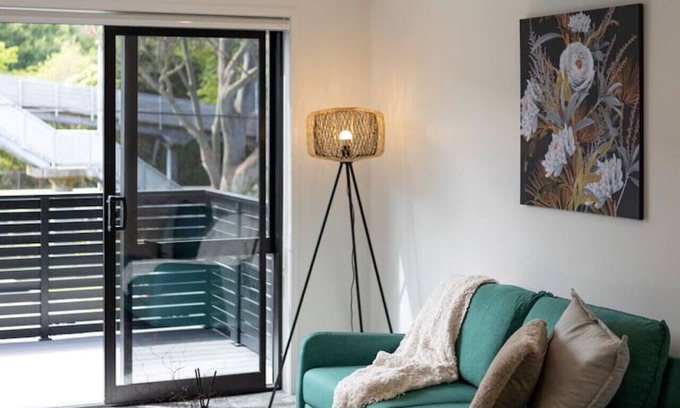 Lower Hutt Casa | Rainey Lane Delight: 2BR Escape