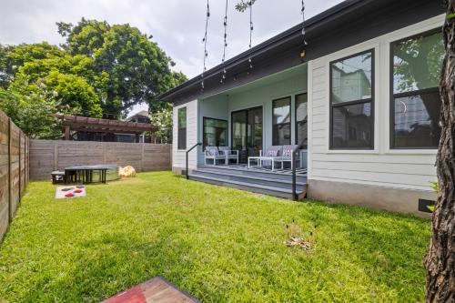 East Cesar Chavez Casa | Rainey St Retreat - Cowboy Pool & Urban Chic