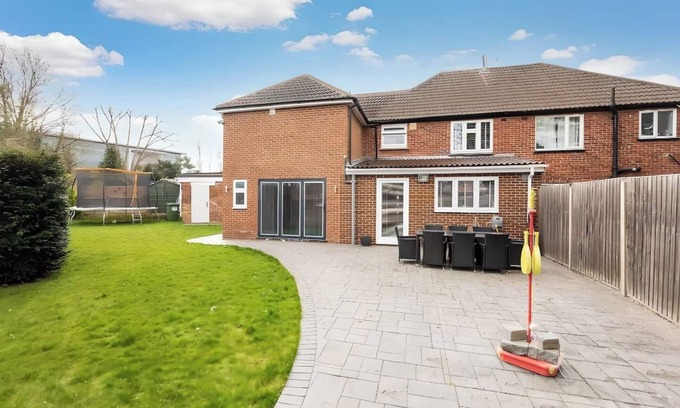 Altwood Casa | Rainfall Shower | Pool/Snooker | x 4 Cars