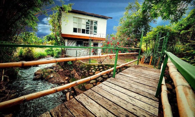 Escazú Casa | Rainforest Cabin in Escazu. Best of both words