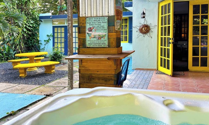 Mameyes II Chalet De Esquí | Rainforest View 4 bed 3 bath Hot Tub - Generator