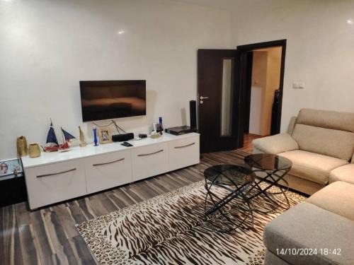 Ruse Apartamento | Rainie Ruse