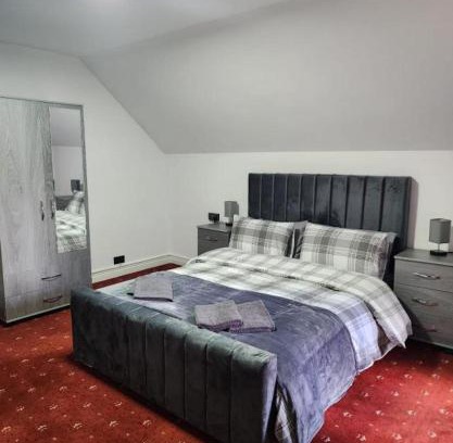 Manchester Casa | Rainsough Cottage Guest House - Shared Bathroom - Free Parking & WiFi