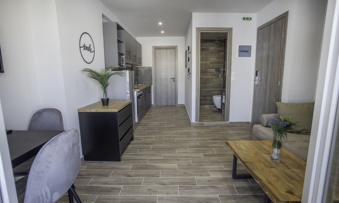 Dafni-Ymittos Apartamento | Raise Averof Serviced Apartments