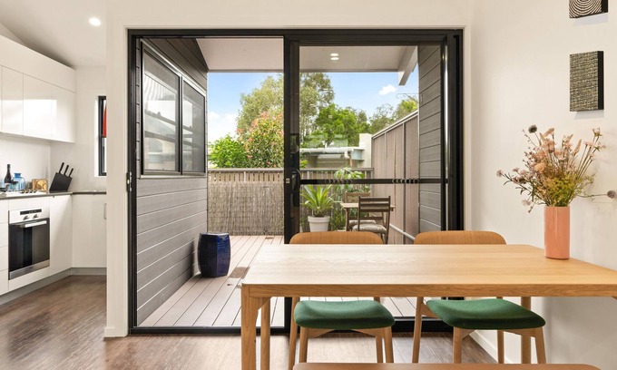 Ocean Shores Casa | RAJAH 1 - Lovely Townhouse close to beach & shops