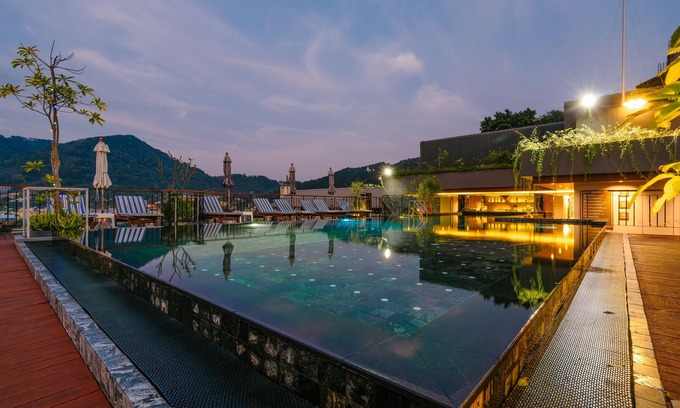 Nanai Road Hotel | Rak Elegant Hotel Patong