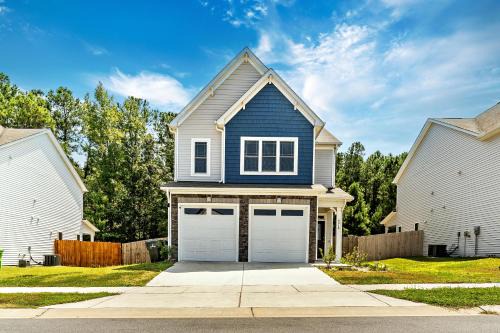 Southeast Raleigh Casa | Raleigh Luxe Family Retreat- 15 Min to Downtown, Kids Gear, Fast WiFi for WFH, EV & Pet Friendly