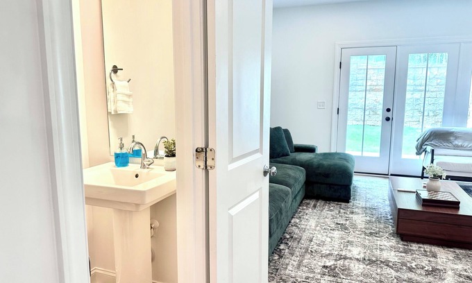 North Raleigh Casa | Raleigh Luxe Loft in North Hills