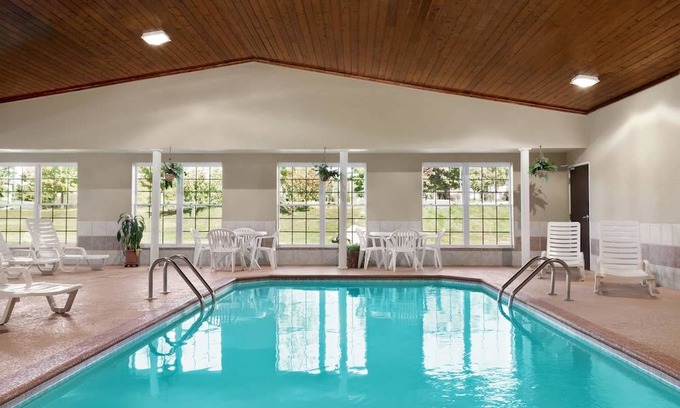 Elizabethtown Hotel | Ramada by Wyndham Elizabethtown
