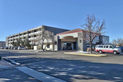 Northeast Heights Hotel | Ramada by Wyndham Albuquerque Midtown