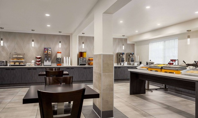 Anaheim Resort Hotel | Ramada by Wyndham Anaheim Convention Center