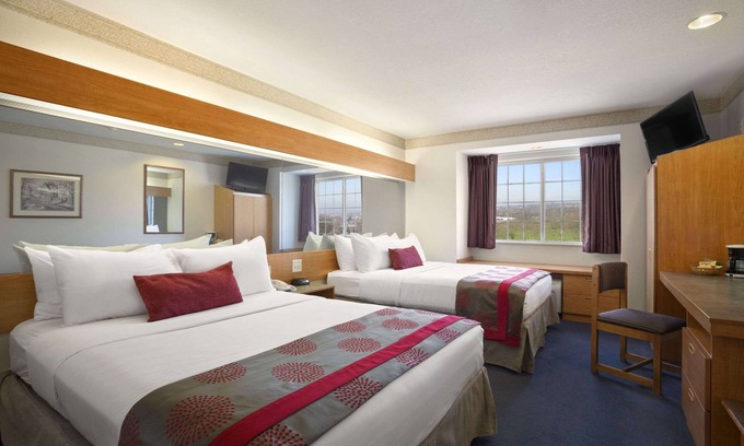 Bloomington Hotel | Ramada by Wyndham Bloomington I-55 and I-74 IL