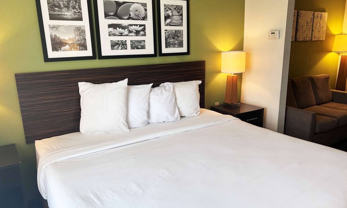 Jackson Hotel | Ramada By Wyndham Jackson Ms
