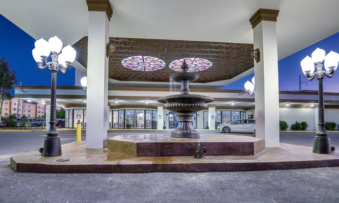 Metairie Hotel | Ramada by Wyndham Metairie New Orleans Airport