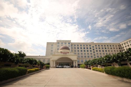 Lucknow Hotel | Ramada Plaza by Wyndham Lucknow