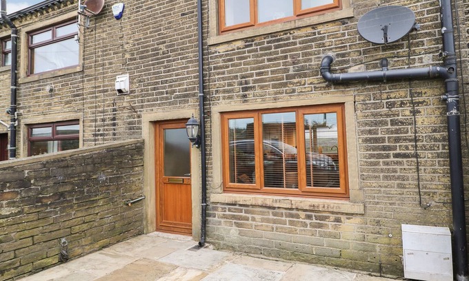 Ogden Casa | RAMBLERS COTTAGE, pet friendly in Thornton, West Yorkshire