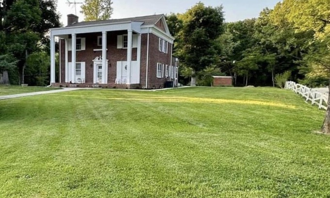 Norma Casa | Ramblin Rose access Brimstone Rec, Brushy Mtn St Pen, Hist Scott CoJail, BSFNRRA