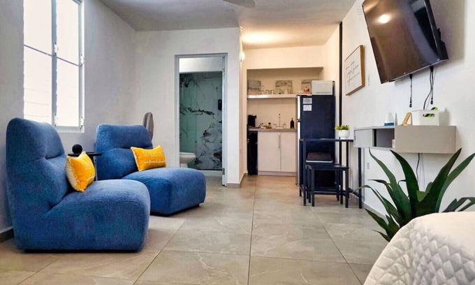 Maleza Baja Apartamento | Ramey Base: 2 Mins-Airport/Beach/Golf/Restaurants
