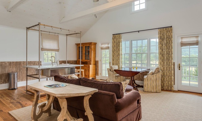 Greenwood Casa | Ramsay Estate | Carriage House w/ Mountain Views