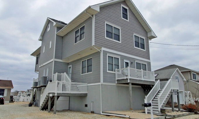 Point Pleasant Beach Casa | RAN131F | Enjoy access to Lake Louise, fishing, crabbing & more at this immaculate property!