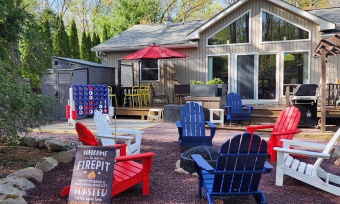Jim Thorpe Casa | Ranch at Bear Creek Lake Jim Thorpe game room, fire pit walk to pool and lake!