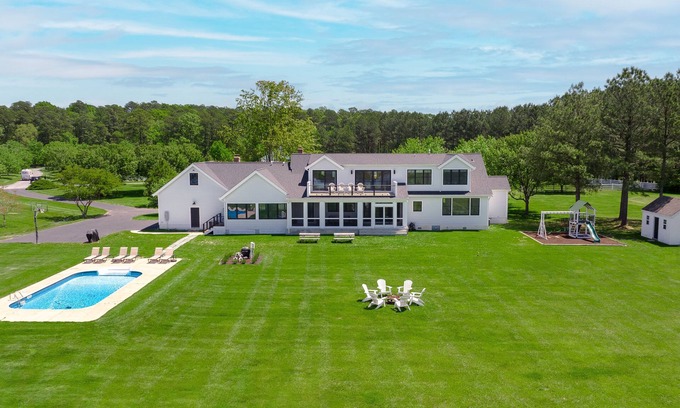 Royal Oak Casa | RANCH AT ROYAL OAK- Exclusive waterfront pool pier