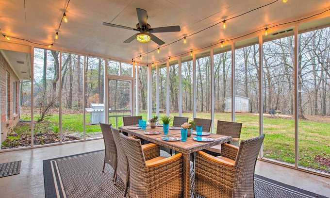 Euharlee Casa | Ranch Home w/ Front Porch on Etowah River!