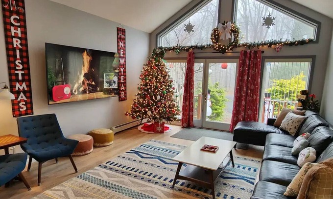 Jim Thorpe Casa | Ranch Home w/game room, firepit, ski JFBB & Blue