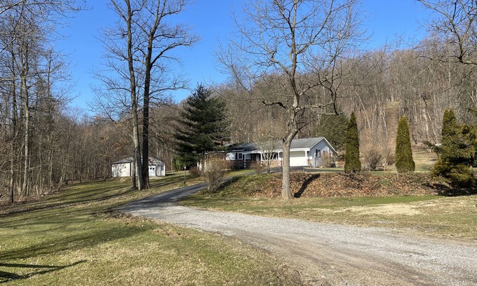 Mifflintown Casa | Ranch House