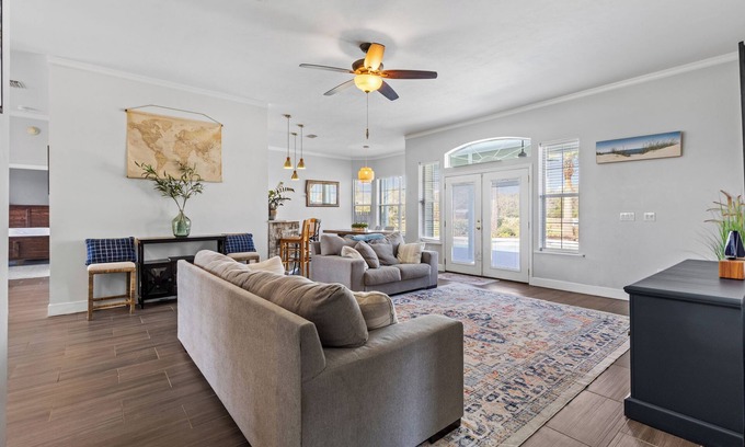 High Springs Casa | Ranch House w/Pools, Pickleball, Sand Volleyball 10 mins to Springs