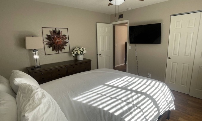 Desert Hills Otro | Ranch house with horse stalls
