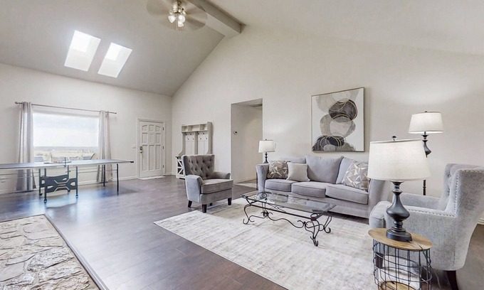 Maysville Casa | Ranch life experience with private pool and washer/dryer