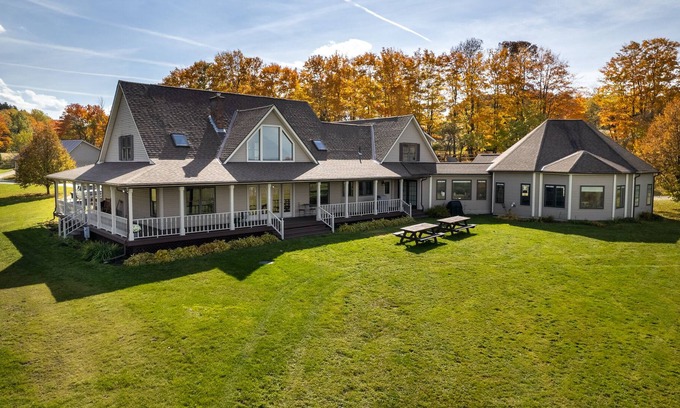 Greensboro Casa | Ranch living with breathtaking mountain views