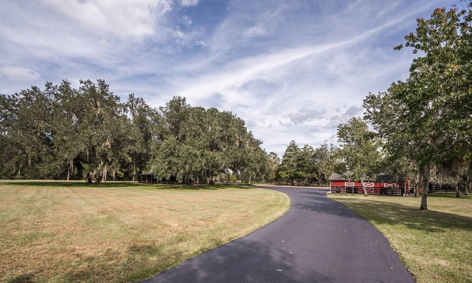 Plymouth Cabina | Ranch on 7 acre of natural beauty with Cozy Cabin & Barn