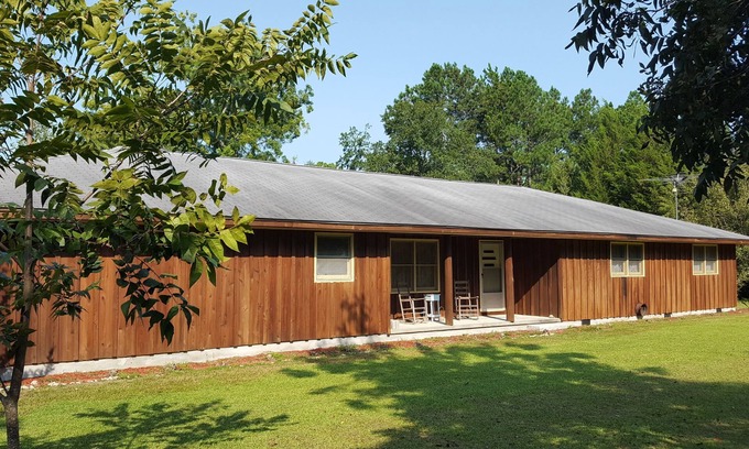 Ashburn Casa | Ranch Style Cypress House with a View and Catch-N-Release Fishing