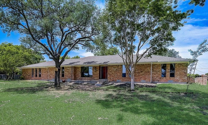 Rowlett Casa | Ranch-style home with big yard & great patio - near Lake Ray Hubbard, 2 dogs OK