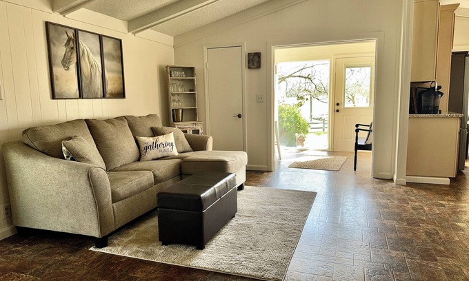 Jamestown Otro | Ranch Style Mountain Getaway