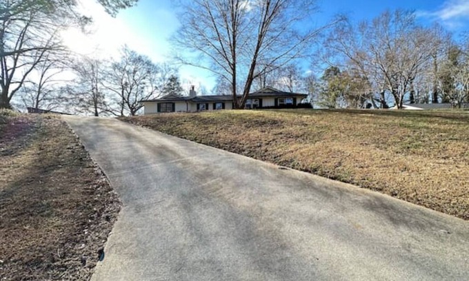 Roswell Casa | Ranch w/ king suite - pets, groups, long-term okay!