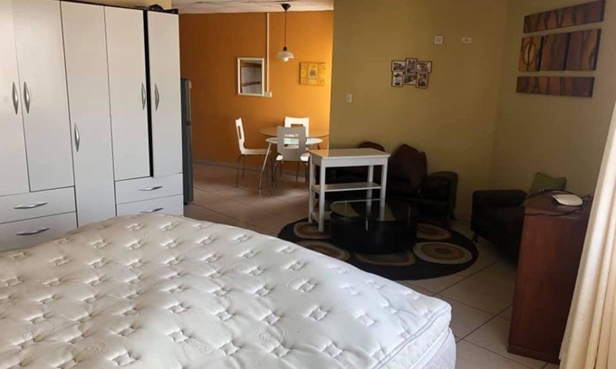 Santa Cruz Casa | Ranchito en la ciudad!